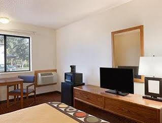 Super 8 By Wyndham Wall Exterior photo